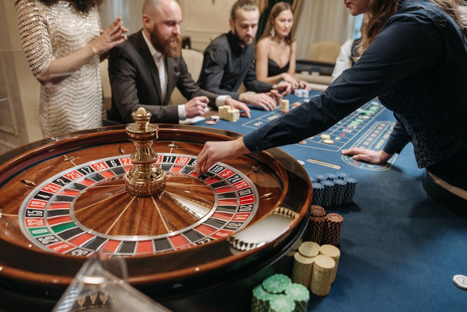 The Smart Player's Guide to iGaming: Slots, Poker, and Betting